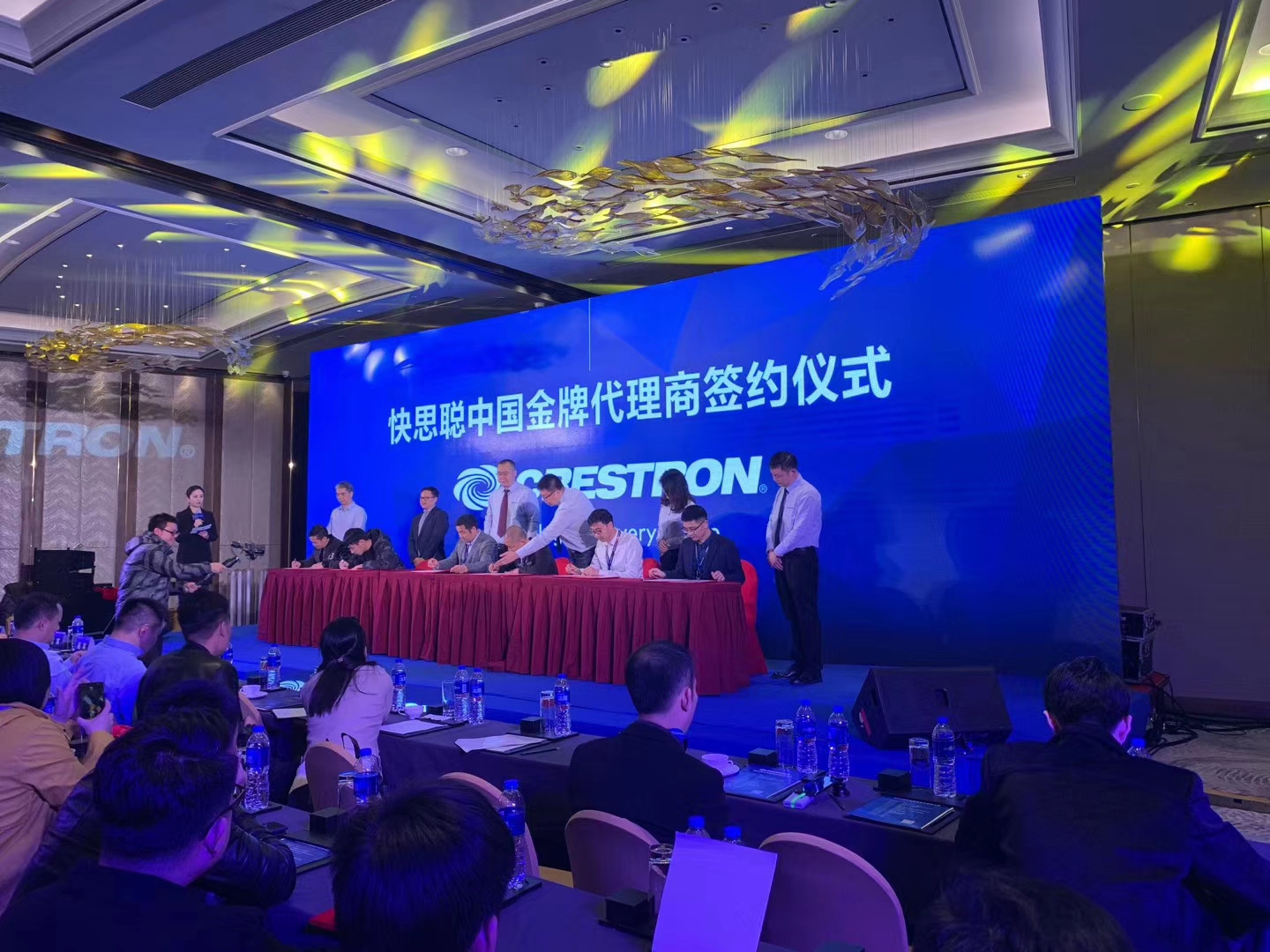 快思聰中國(guó)金牌代理商簽約儀式 快思聰中國(guó)金牌代理商簽約儀式
