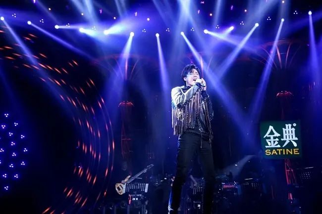 舞臺(tái)表演 舞臺(tái)表演