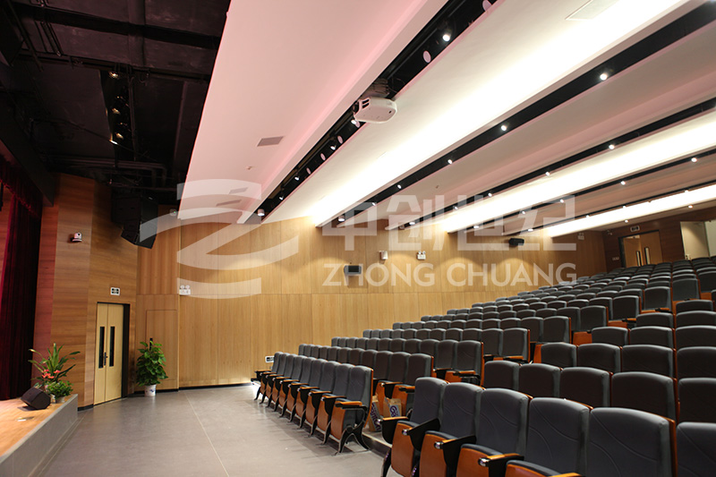 深中南山創新學校階梯教室2